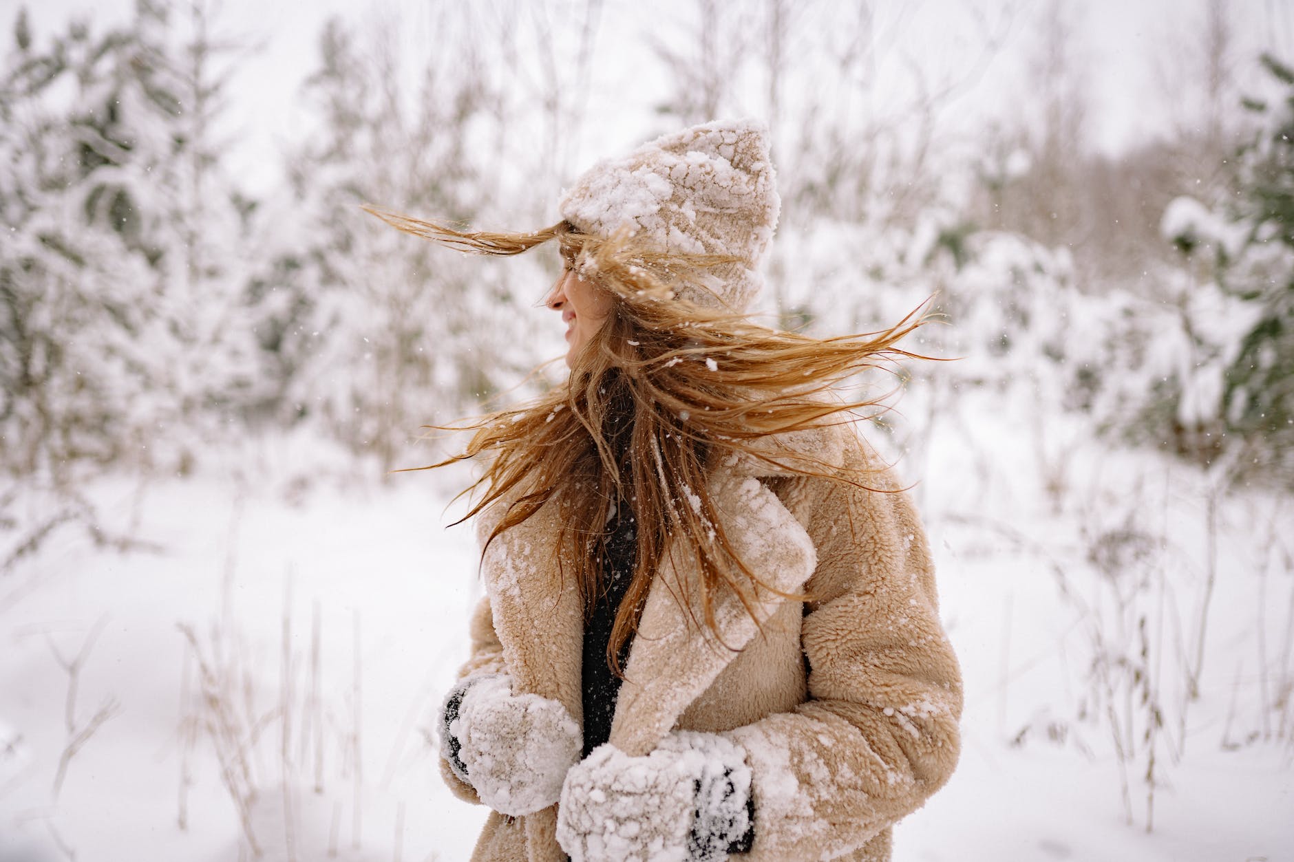 woman wearing winter clothings